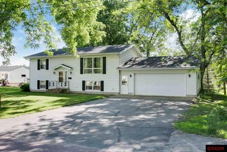 515 515 S 6th St, Waterville, MN 56096