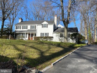 713 Woodcrest Cir, Wayne, PA 19087