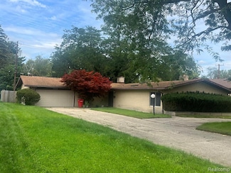 19880 Hazelhurst St, Southfield, MI 48075