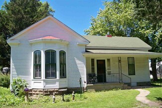 327 College St, Halstead, KS 67056