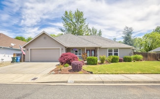 1127 Cashmere Dr, Grants Pass, OR 97527