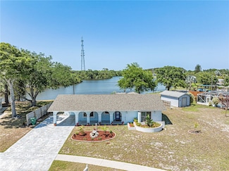 902 Canal Cir, Sebastian, FL 32958