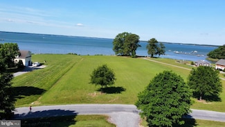 4 River Village Dr, Weems, VA 22576