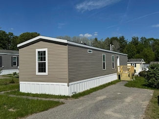 5 Lucien St, Sabattus, ME 04280