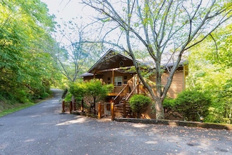 24 Pine Bluff Condo Unit 18, Whittier, NC 28789