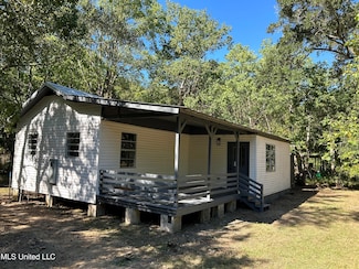 5808 Kings Rd, Moss Point, MS 39563