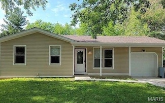 1392 Trails Dr, Fenton, MO 63026