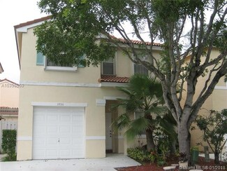 3930 Tree Tops Rd, Hollywood, FL 33026