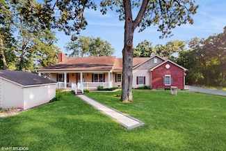 1513 Berwyn St, Spring Grove, IL 60081