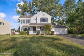 7 Van Rensselaer Way, Glenmont, NY 12077
