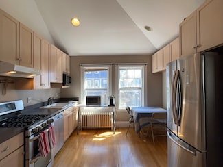24 Montgomery St Unit 2, Cambridge, MA 02140