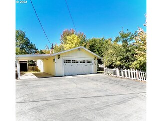 184 Sky Crest Dr, Grants Pass, OR 97527