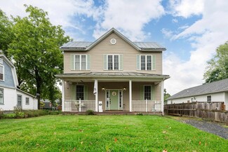 1421 5th St, Waynesboro, VA 22980