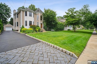 519 Laurel Rd, Ridgewood, NJ 07450
