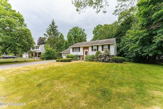 3 Sunrise Dr, Saratoga Springs, NY 12866