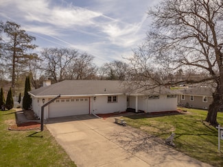1213 S Homestead Ave, Freeport, IL 61032