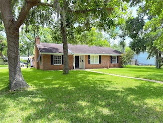 132 Daisy St, Lake Jackson, TX 77566