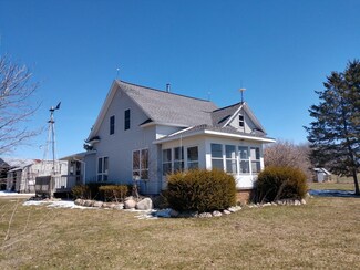 2537 E Coral Rd, Edmore, MI 48829