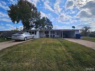 720 Southwell Ln, Florissant, MO 63031
