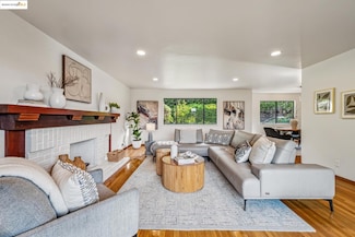 13185 Clairepointe Way, Oakland, CA 94619