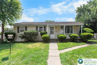 9 W 5th St, Nazareth, PA 18064