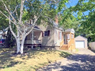 8 Stobie St, Winslow, ME 04901