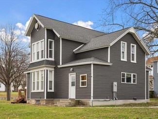 1005 G Ave, Grundy Center, IA 50638