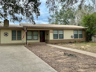 1014 Harvey, Pleasanton, TX 78064