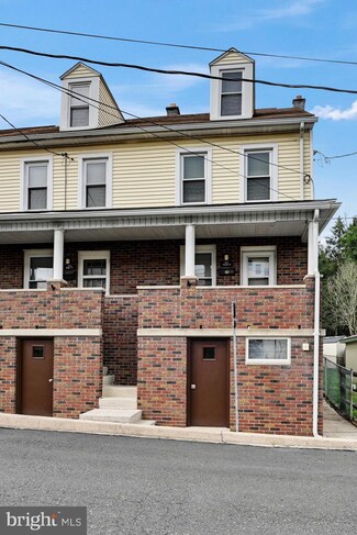 617 Pear St, Saint Clair, PA 17970