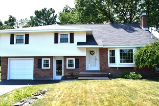 1035 Tomahawk Trail, Schenectady, NY 12302