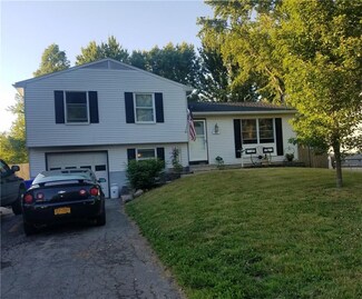 37 Huntington Pkwy, Hamlin, NY 14464