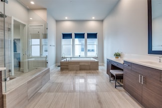 381 E Greenbriar Ln Unit 501, Dallas, TX 75203