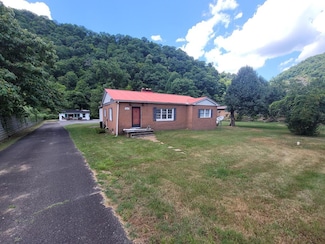 18775 Riverside Dr, Grundy, VA 24614