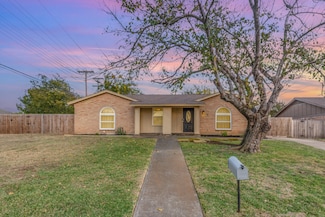 2704 Shady Grove Dr, Bedford, TX 76021