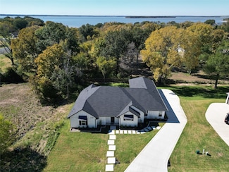 208 Splitrail Dr, Tool, TX 75143