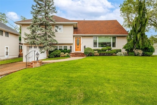 168 W Henrietta Ave, Oceanside, NY 11572