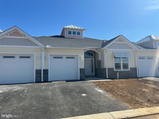 714 Sandalwood Cir, Chambersburg, PA 17202