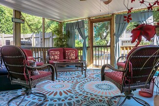 113 W Hudson Ave, Folly Beach, SC 29439
