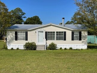 510 Lakeview Dr, Sycamore, GA 31790