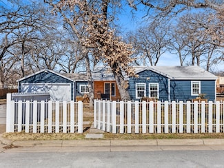 3939 Ermis St, Haltom City, TX 76111