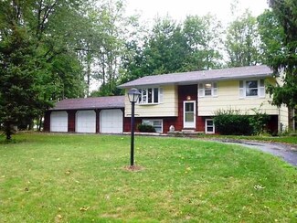 1700 Apple Hollow Ln, Hamlin, NY 14464