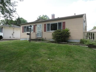 3036 Red Fox Run Dr NW, Warren, OH 44485