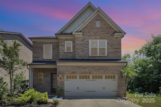 8513 Garden View Dr, Charlotte, NC 28277