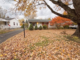 3380 Sunnybrooke Dr, Youngstown, OH 44511