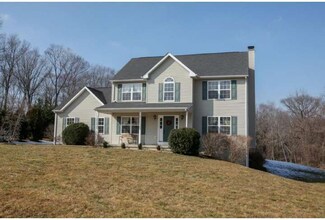 160 N Deer Run Dr, Lincoln University, PA 19352