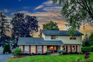 17920 Redvere Dr, Brookfield, WI 53045