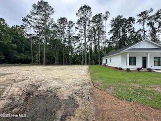 605 N Timberly Ln, Burgaw, NC 28425