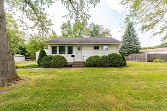24 Higgins St, Springfield, MA 01108