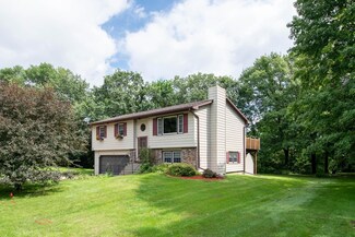 210 Mapleridge Dr, Mankato, MN 56001