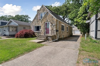 2624 Oak Grove Place, Toledo, OH 43613
